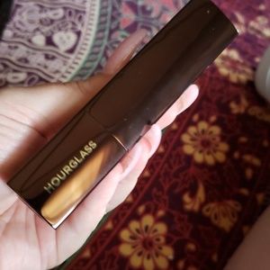 Hourglass vanish stick foundation in Ivory